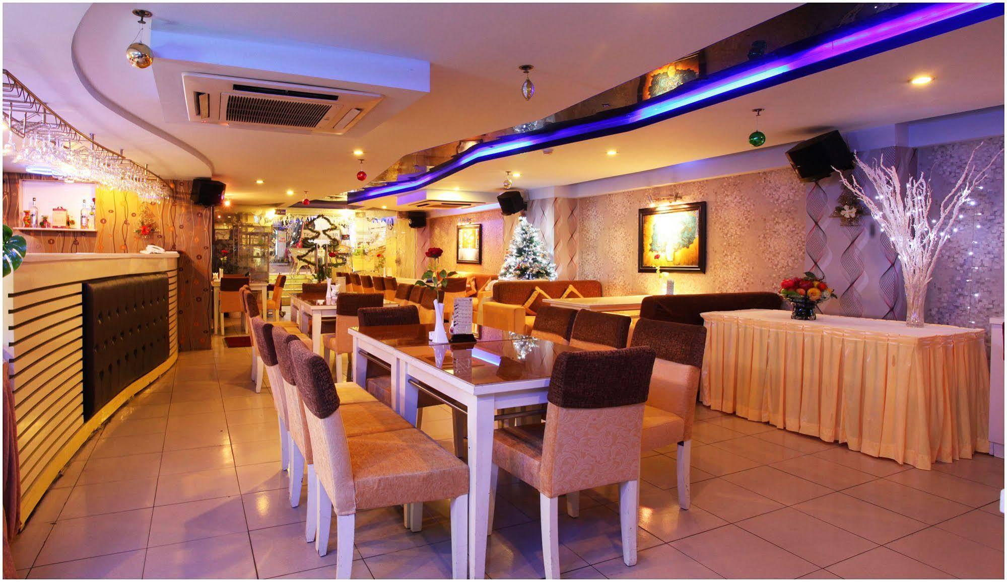 ฮวงงัน โฮเทล แอนด์ สวีท - ใจกลางเมือง Hotel โฮจิมินห์ซิตี้ ภายนอก รูปภาพ
