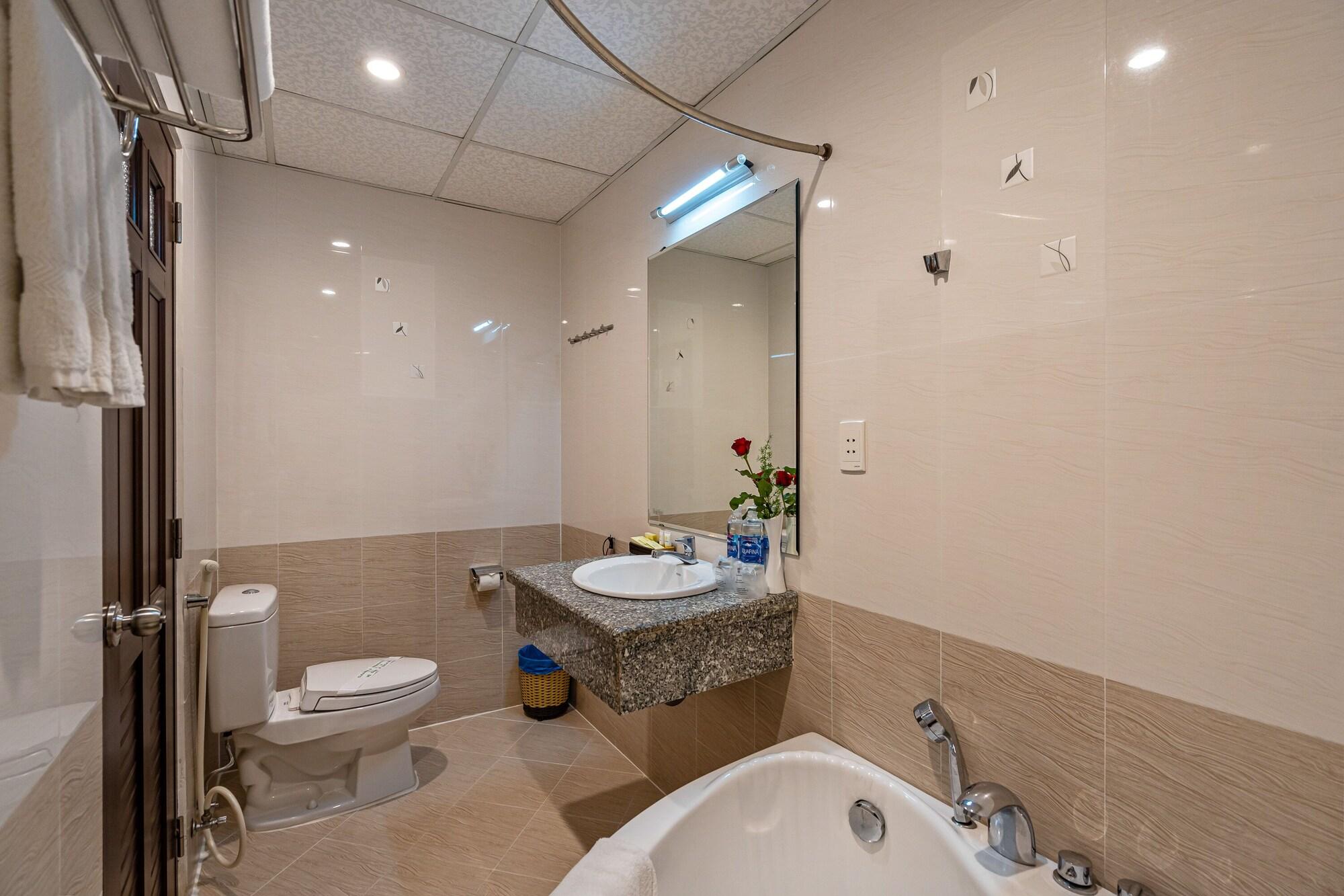 ฮวงงัน โฮเทล แอนด์ สวีท - ใจกลางเมือง Hotel โฮจิมินห์ซิตี้ ภายนอก รูปภาพ