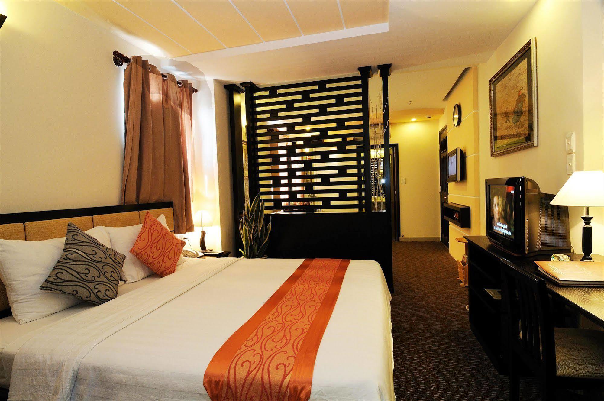 ฮวงงัน โฮเทล แอนด์ สวีท - ใจกลางเมือง Hotel โฮจิมินห์ซิตี้ ภายนอก รูปภาพ
