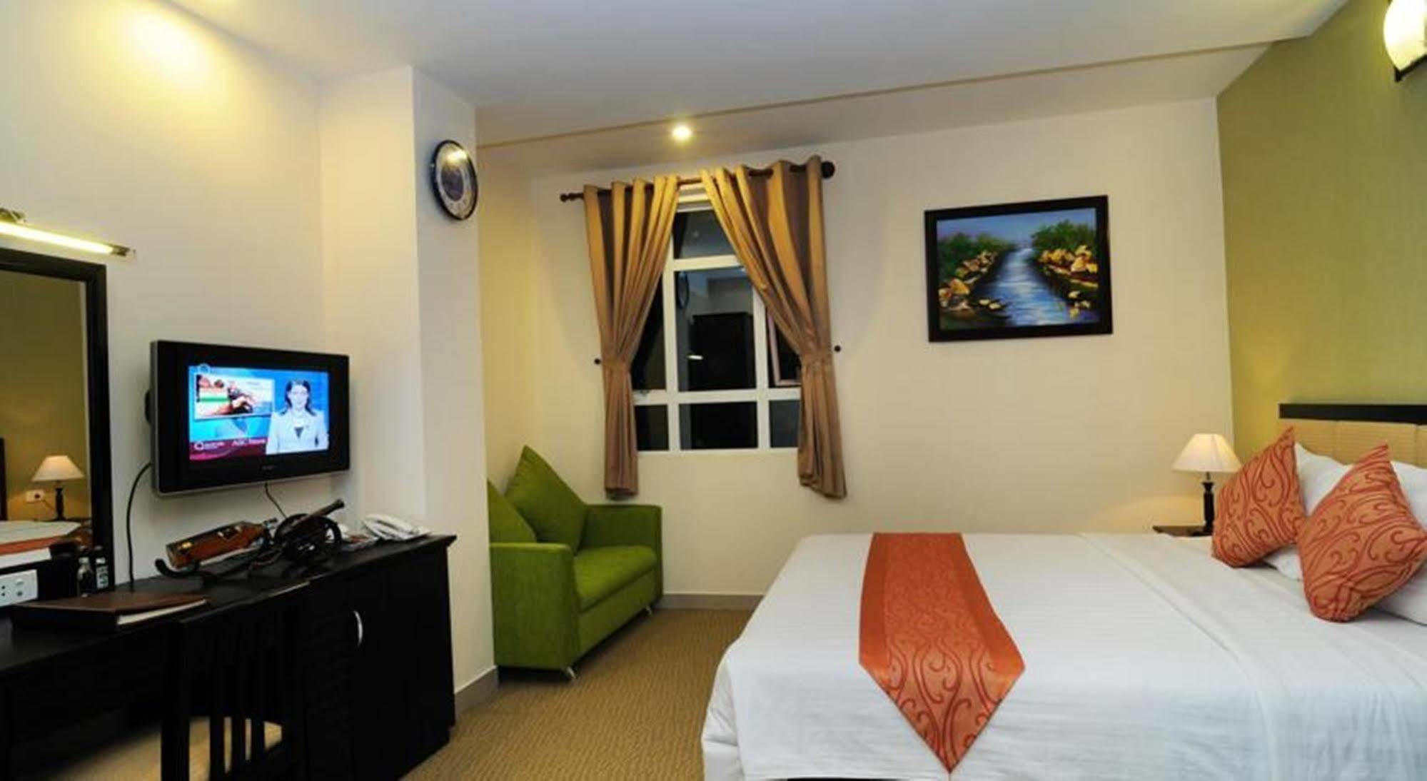 ฮวงงัน โฮเทล แอนด์ สวีท - ใจกลางเมือง Hotel โฮจิมินห์ซิตี้ ภายนอก รูปภาพ