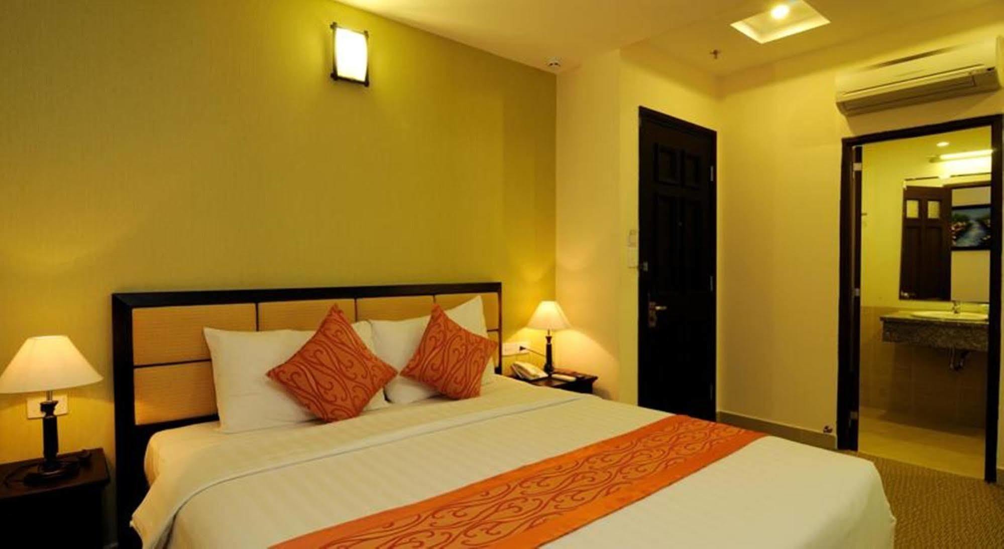 ฮวงงัน โฮเทล แอนด์ สวีท - ใจกลางเมือง Hotel โฮจิมินห์ซิตี้ ภายนอก รูปภาพ